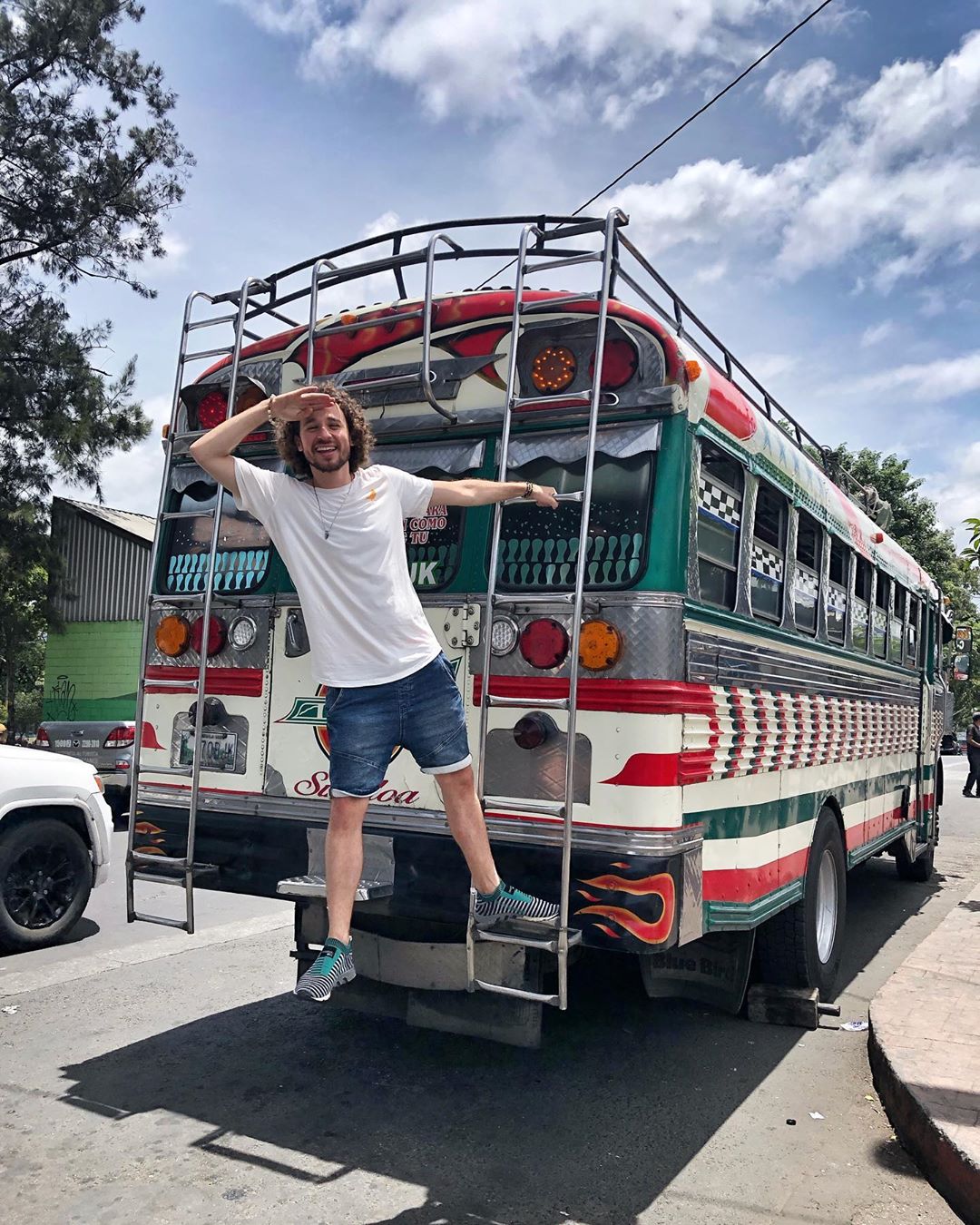 Los autobuses o “burras” en Guatemala son toda una cultura. Los conductores ador...