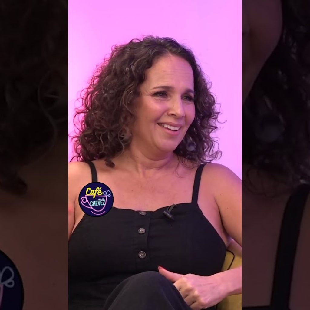 Erika Villalobos recuerda situación incómoda con productor #trome #cafeconlachevez #shorts